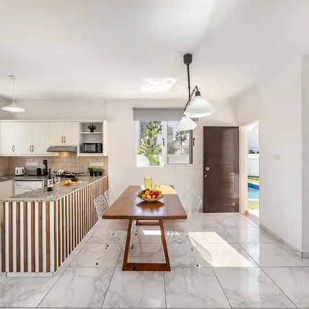 Sweet Seaview Айя-Напа